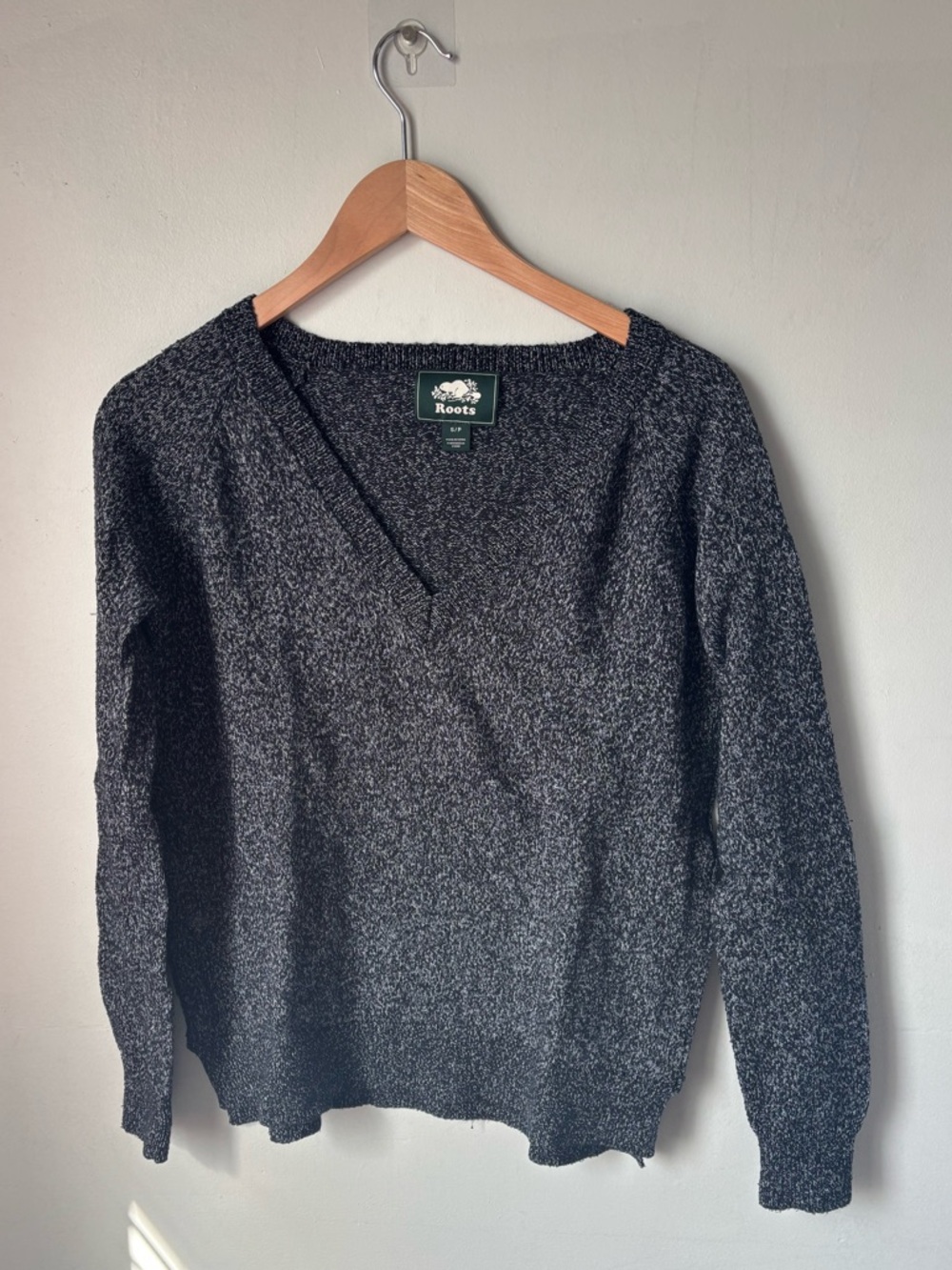 Roots V-Neck Cable Knit Sweater | Heather Charcoal Grey | Size S | EUC